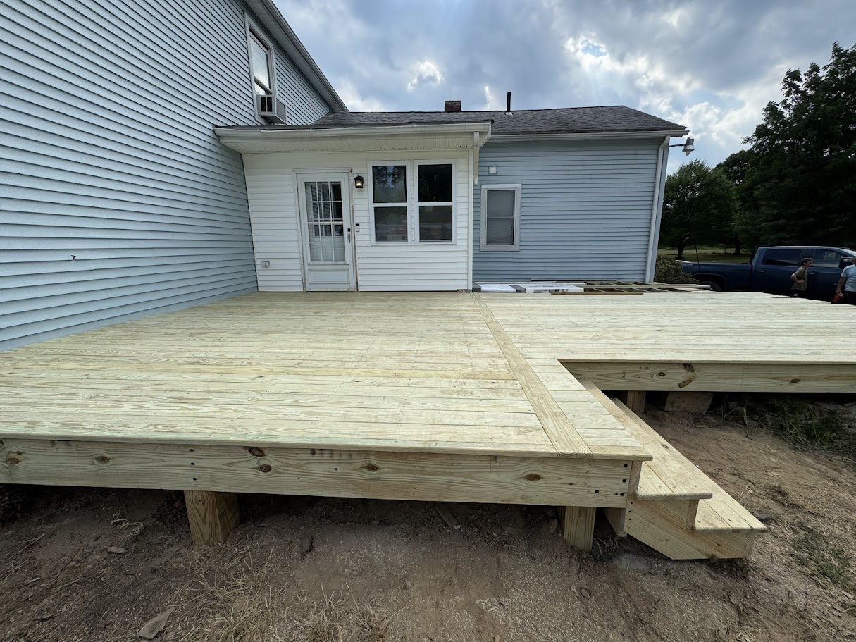 Large platform deck construction with multiple levels and outdoor living space